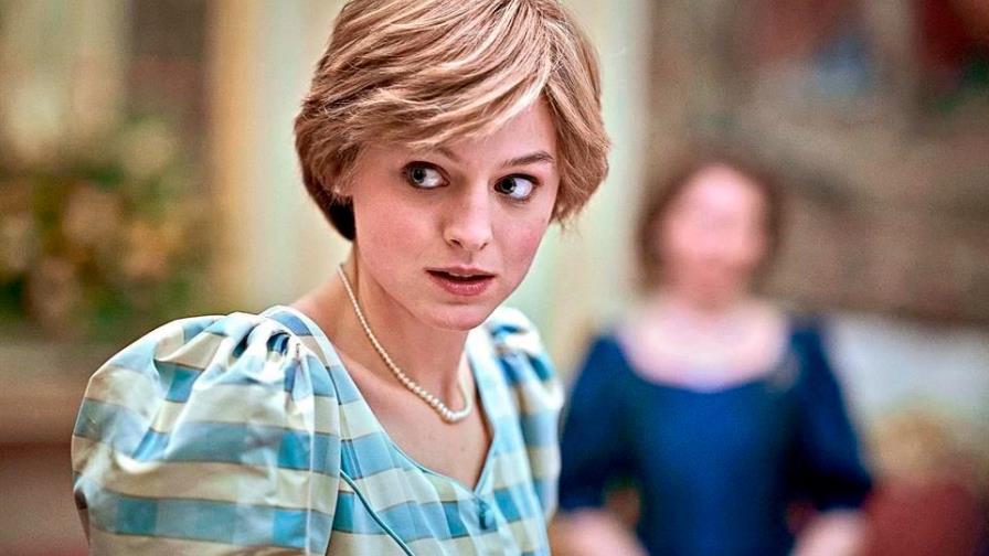 Actriz Emma Corrin sigue explorando su identidad de género tras definirse como “queer”