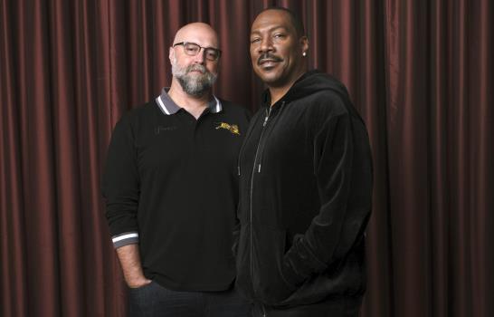 Eddie Murphy se levanta del sofa y rejuvenece con “Dolemite”