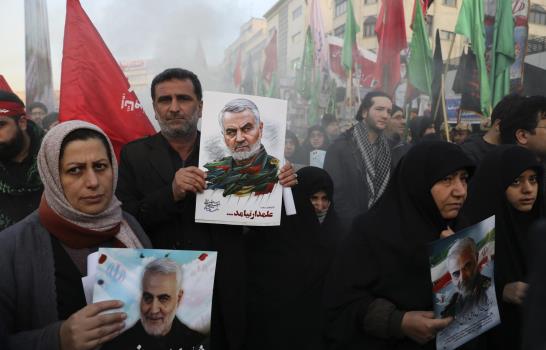 Ayatolá Jamenei llora y reza por general asesinado por EEUU Ayatolá Jamenei llora y reza por general asesinado por EEUU