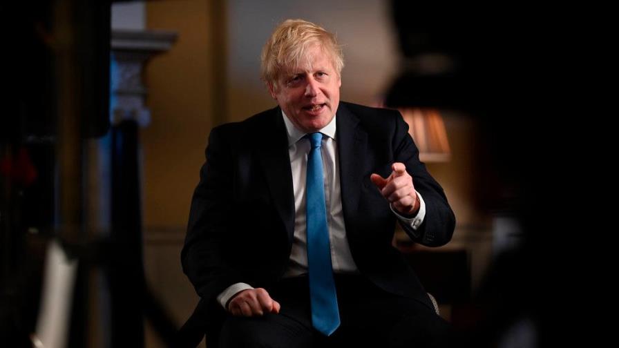 Johnson convoca una reunión del G7 para abordar el conflicto en Afganistán