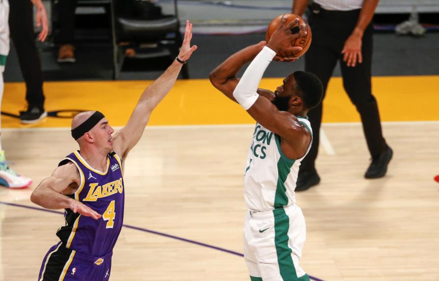 Jaylen Brown anota 40 y Celtics vencen a Lakers 121-113