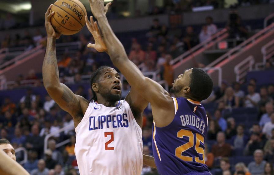 Booker y Oubre lideran triunfo de Suns sobre Clippers