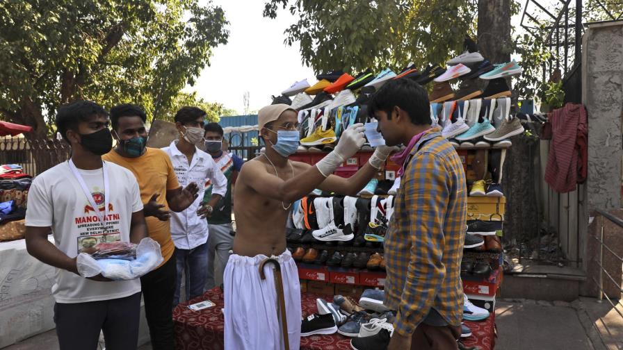 India pasa la barrera de los 100.000 decesos por coronavirus