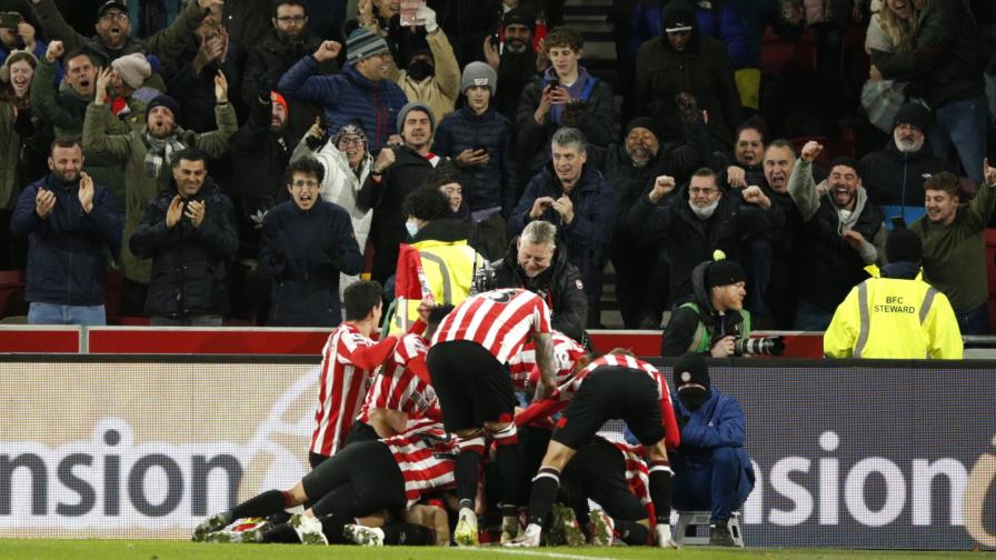 Brentford anota en el descuento y supera a Watford