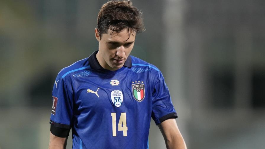 Italia empata pero iguala récord; España cae