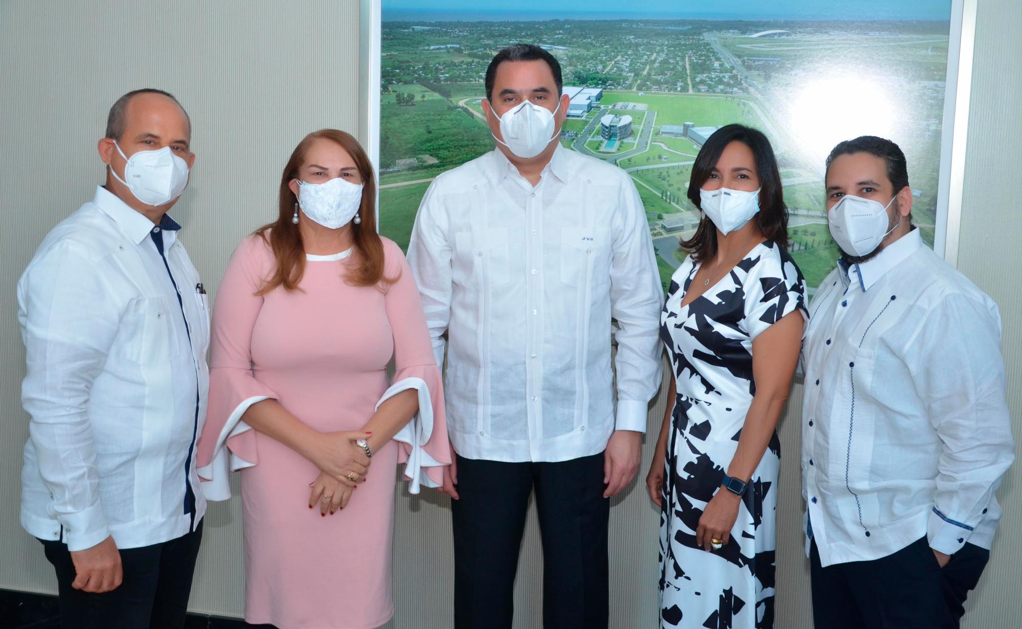 César López, Coral Pereyra, Jorge Vargas, Luz Fermín y Juan Fuertes Piantini.