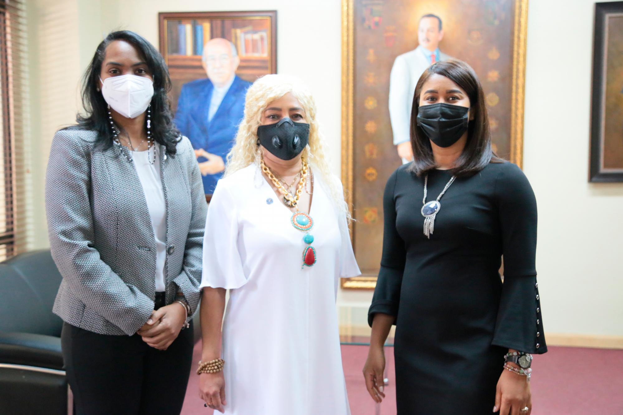 Elizabeth Balcácer, Miguelina Báez, Yanina Torres. 