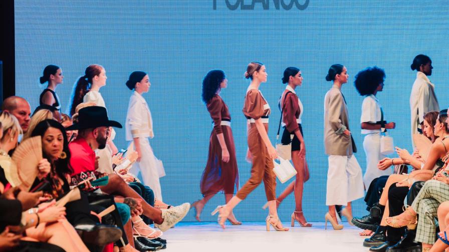 Angie Polanco crea “Abstrakt” para una mujer moderna