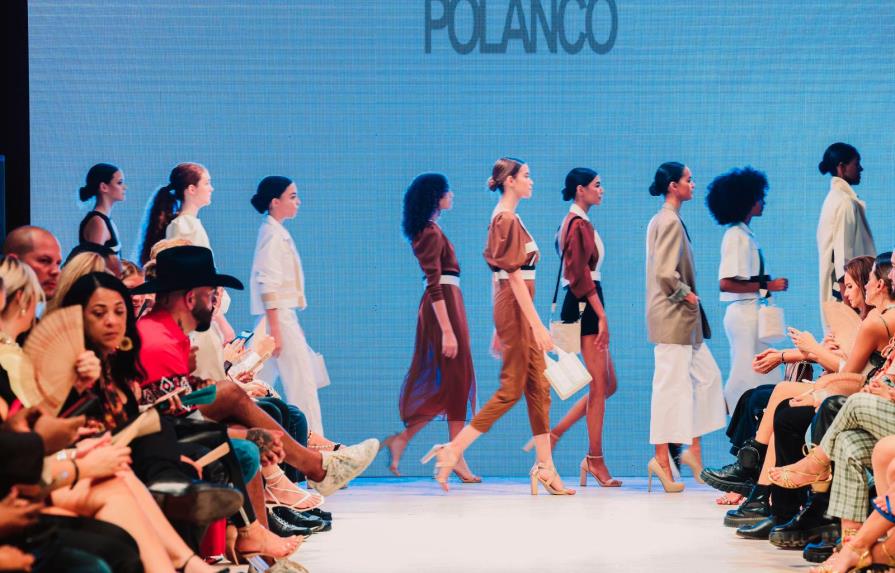Angie Polanco presenta una propuesta de elegancia monocromática