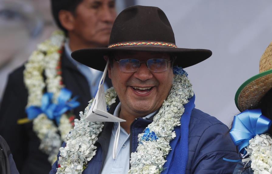 Oposición corta rutas en rechazo a jura de Arce en Bolivia
