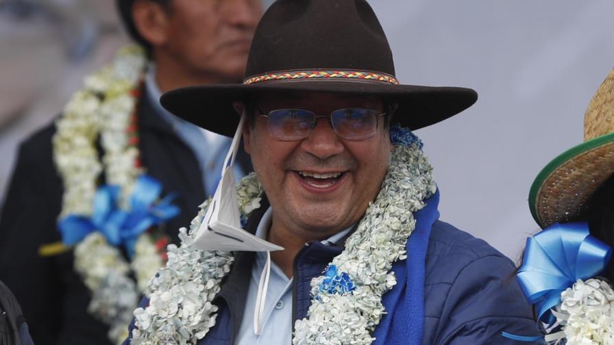 Oposición corta rutas en rechazo a jura de Arce en Bolivia