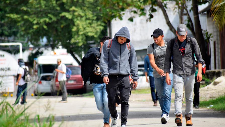 Llegan a Honduras primeros 250 migrantes de la caravana detenidos en México