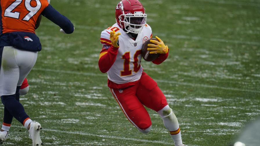 Chiefs derrotan 43-16 a Broncos; Mahomes no se desgasta