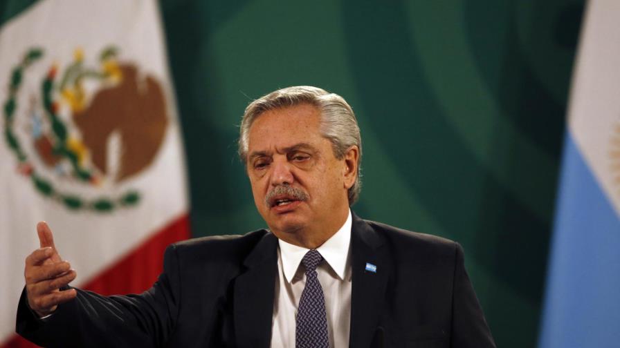 Fernández es positivo de COVID-19, con síntomas leves