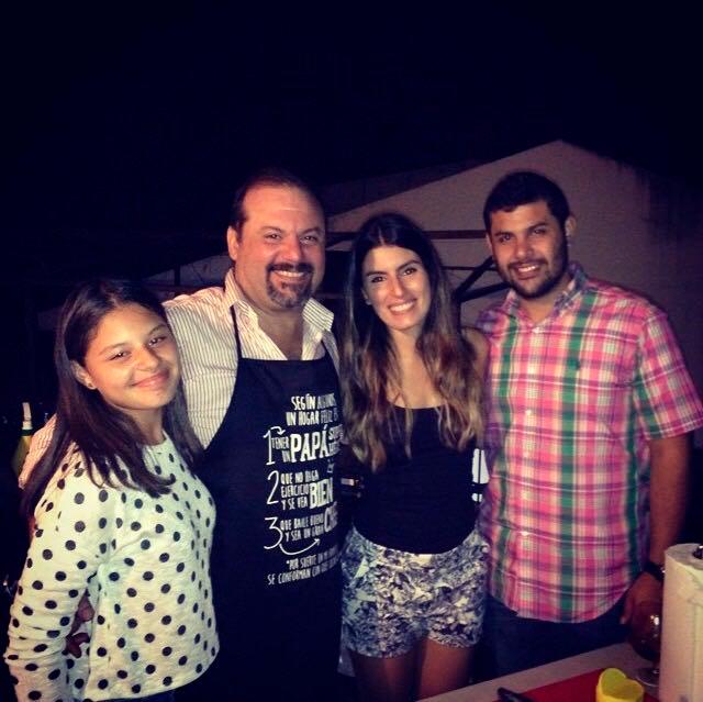 Leandro Díaz con Gabriela Desirée, Cristina Desirée y Rodrigo Javier.