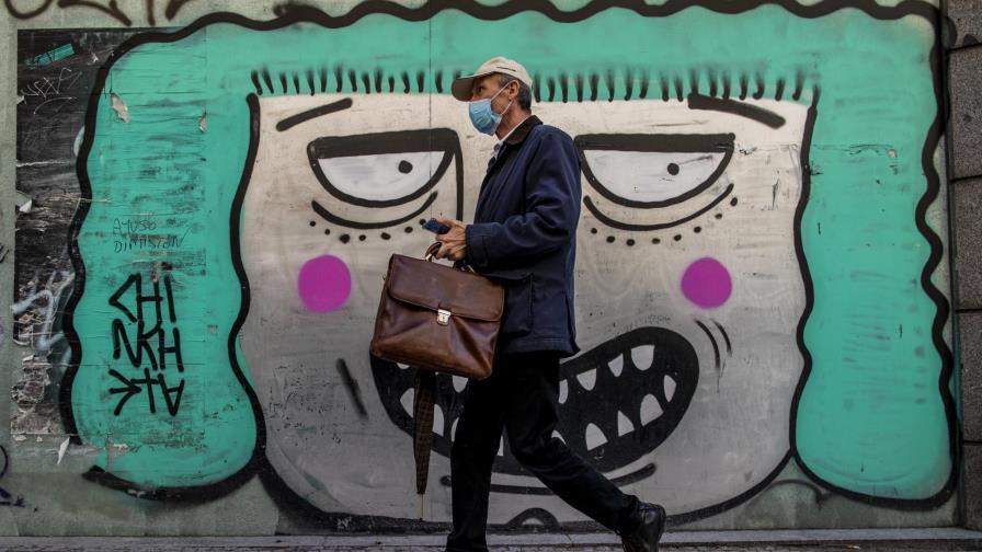 España dará prioridad en vacunas para policías, bomberos España dará prioridad en vacunas para policías, bomberos