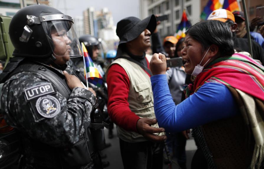 Senadora boliviana reclama la presidencia en clima incierto