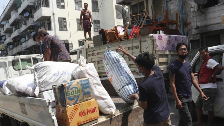 Myanmar desaloja a empleados ferroviarios, siguen protestas Myanmar desaloja a empleados ferroviarios, siguen protestas