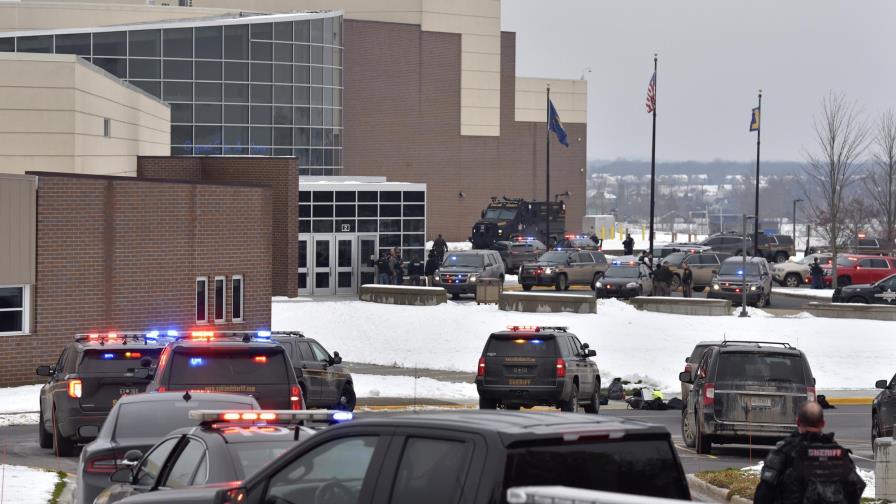 Tiroteo en secundaria de Michigan deja tres alumnos muertos