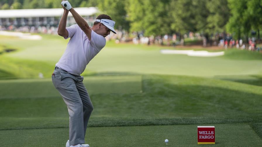 Mitchell completa ronda sin bogey y lidera el Wells Fargo