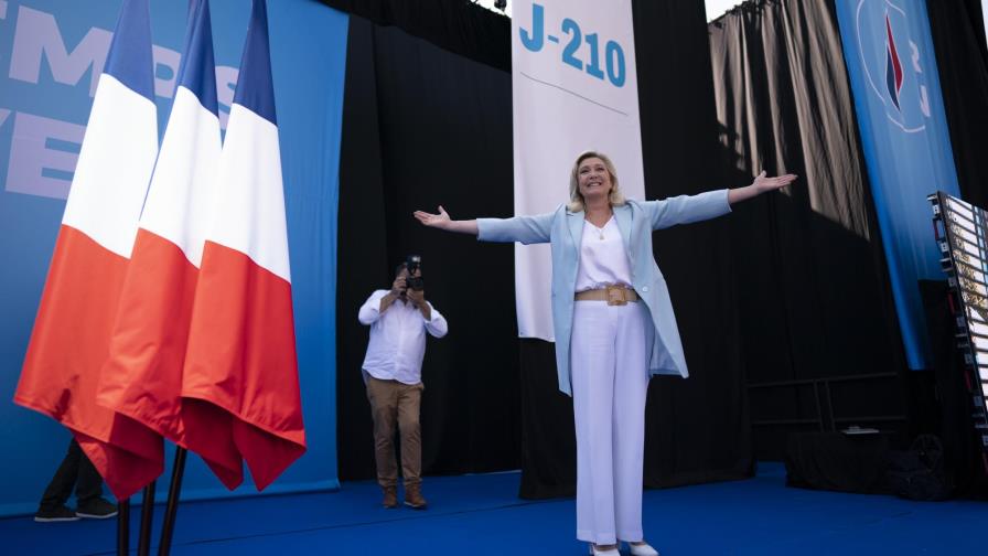 Francia: 2 políticas lanzan campaña por la presidencia