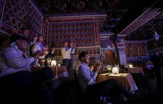 AP FOTOS:  Tablao flamenco reabre en Madrid pese al virus