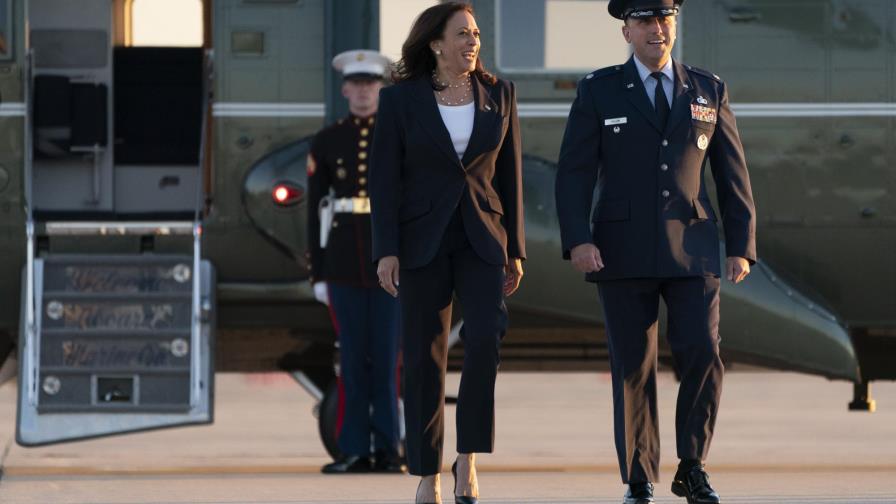Harris viaja a frontera con México; la critican por demora Harris viaja a frontera con México; la critican por demora