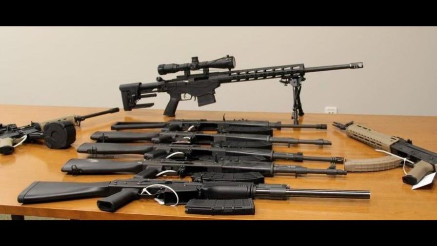 EEUU halla armamento de asalto escondido en sofás en la frontera con México