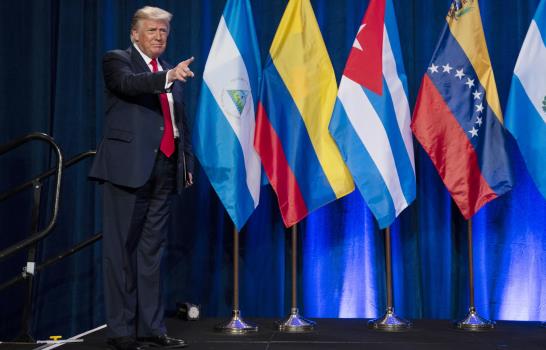 Trump, Biden se enfrentan a la distancia