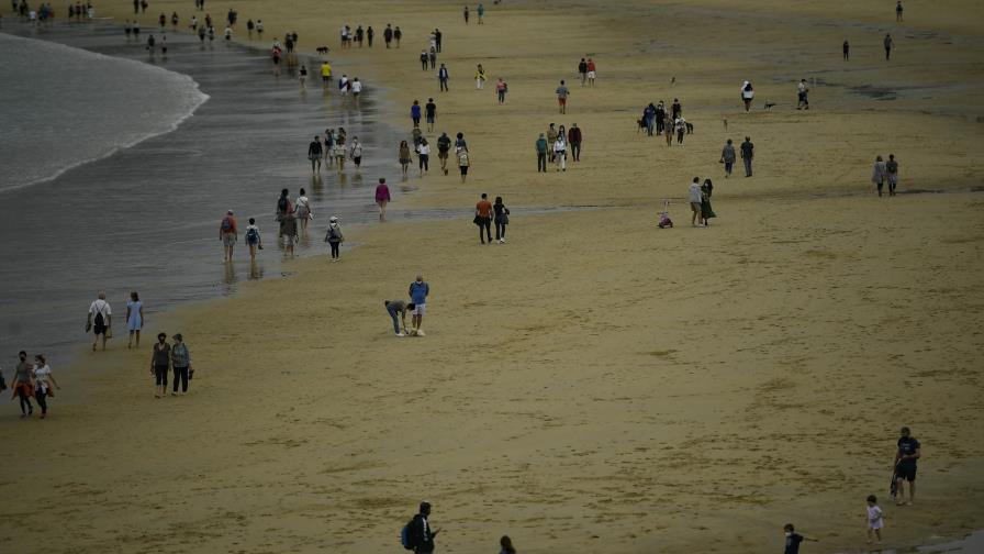 España: Pueden subir casos de COVID-19 tras celebraciones