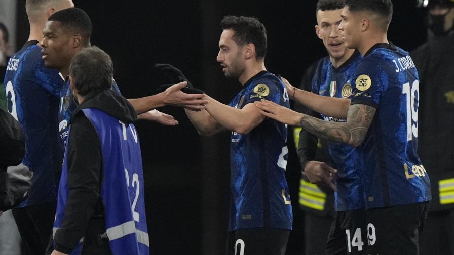 Roma cae 3-0 ante el Inter de Milán; Milan es líder