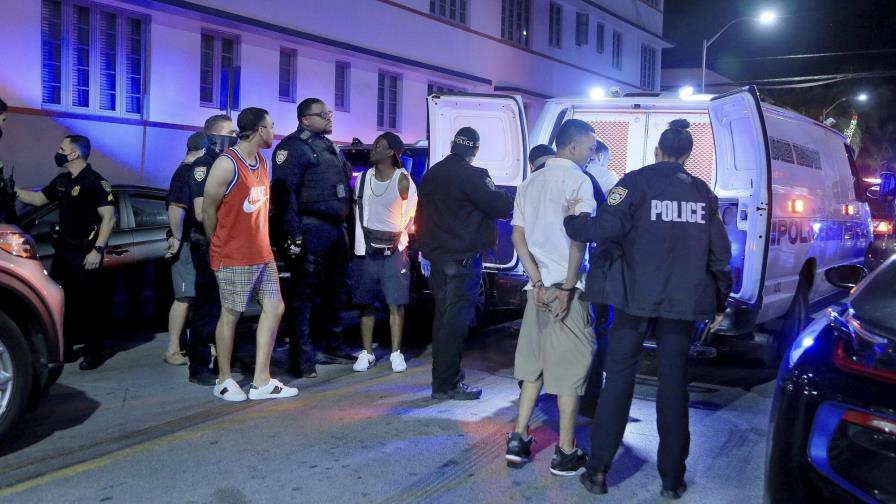 Miami impone toque de queda de emergencia por “multitudes fuera de control”