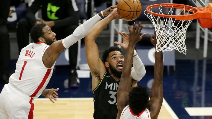 Towns aporta 29 puntos a remontada de Wolves ante Rockets