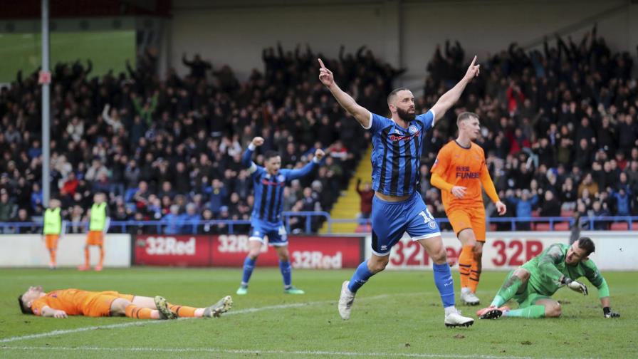 Premier Brighton y Aston Villa caen en la Copa FA