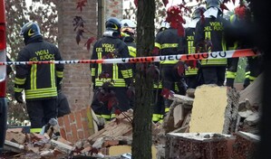 Mueren tres bomberos en una explosi&oacute;n en un edificio en Italia