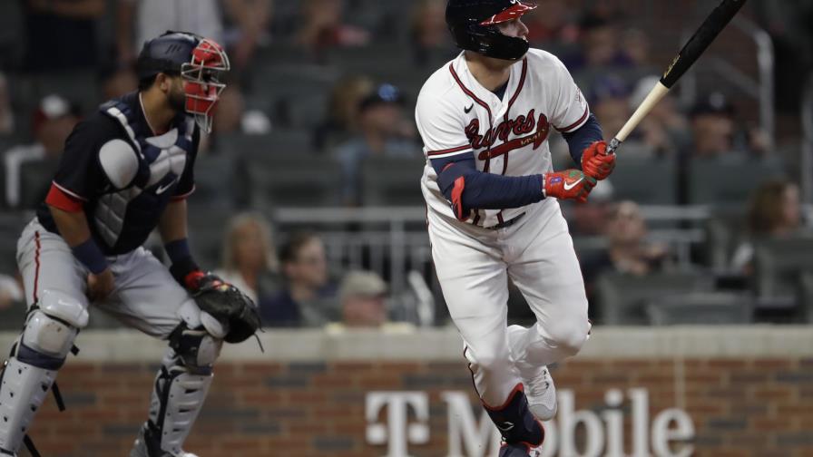 Pederson logra hit clave y Bravos vencen a Nacionales