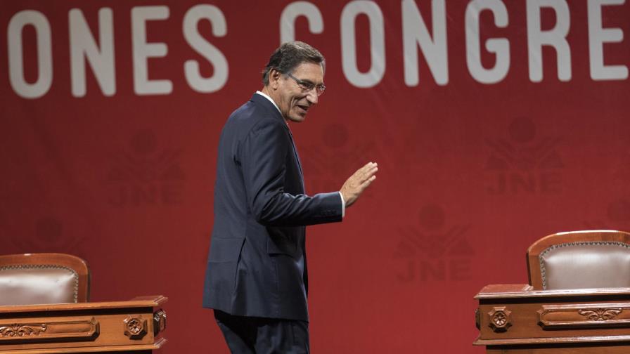 Expresidente Vizcarra se salva de la prisión en Perú