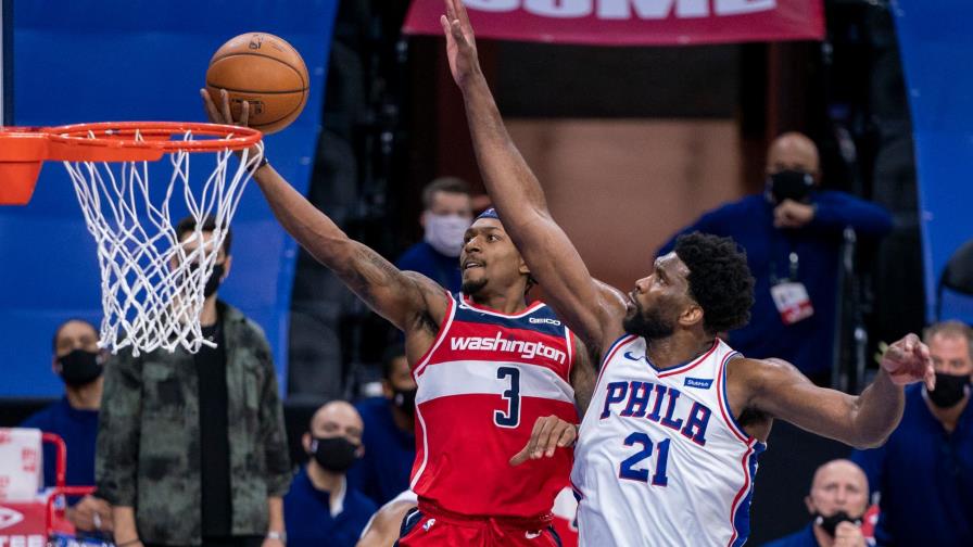 Sixers vencen a Wizards pese a 60 puntos de Beal