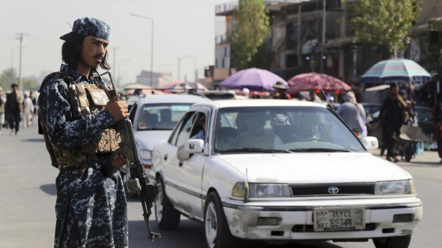 El aeropuerto de Kabul reanuda algunos vuelos internos