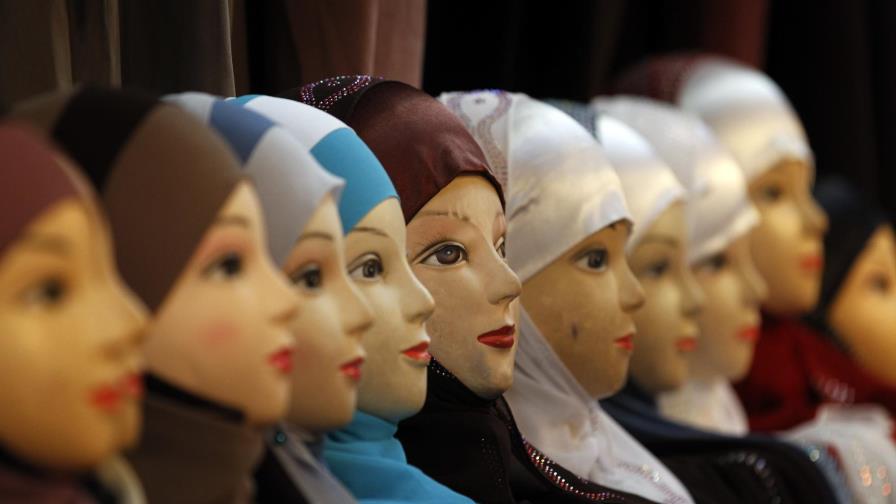 Senado francés debate uso de velo musulmán en paseo escolar