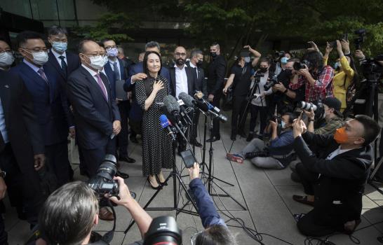 Libres canadienses y ejecutiva china en intercambio presos