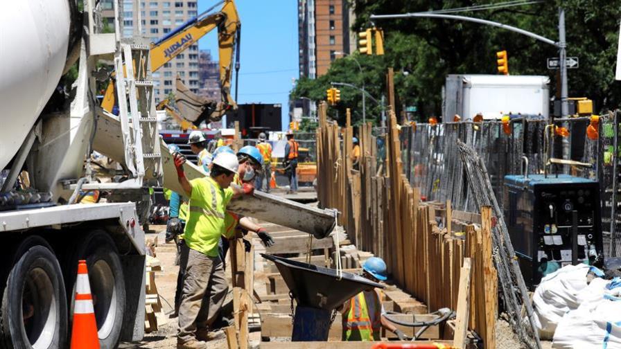 Bajan a 1.5 millones las peticiones de subsidio por desempleo en Estados Unidos