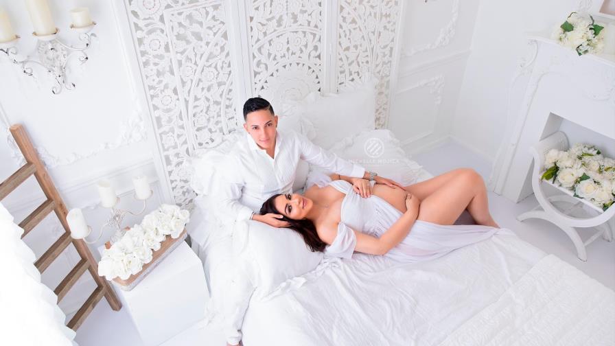 Presentadora de tv dominicana que se casó con otra mujer, está embarazada 