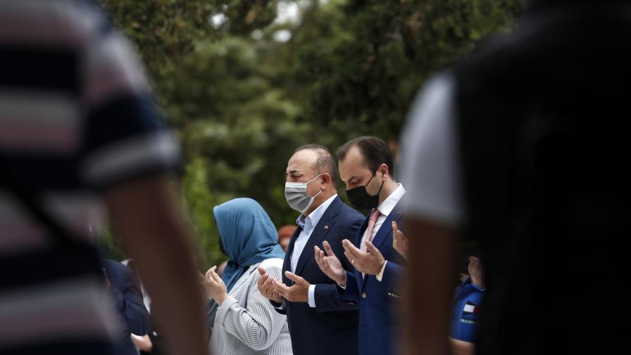 Ministro turco visita comunidad musulmana en Grecia