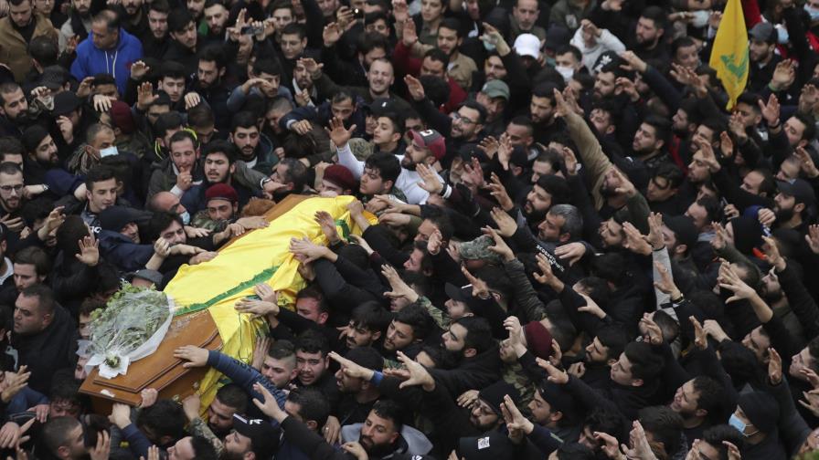Masivo funeral para miembros de Hezbollah muertos en Siria Masivo funeral para miembros de Hezbollah muertos en Siria