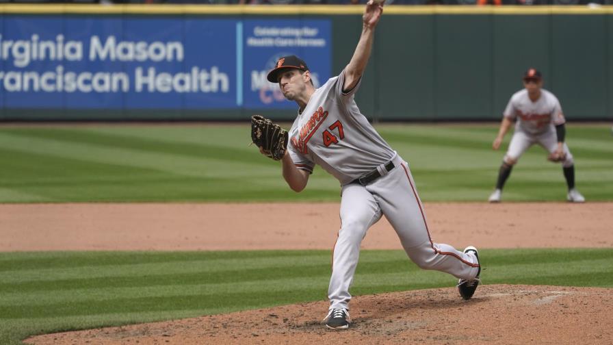 Means lanza juego sin hit; Orioles arrollan en Seattle