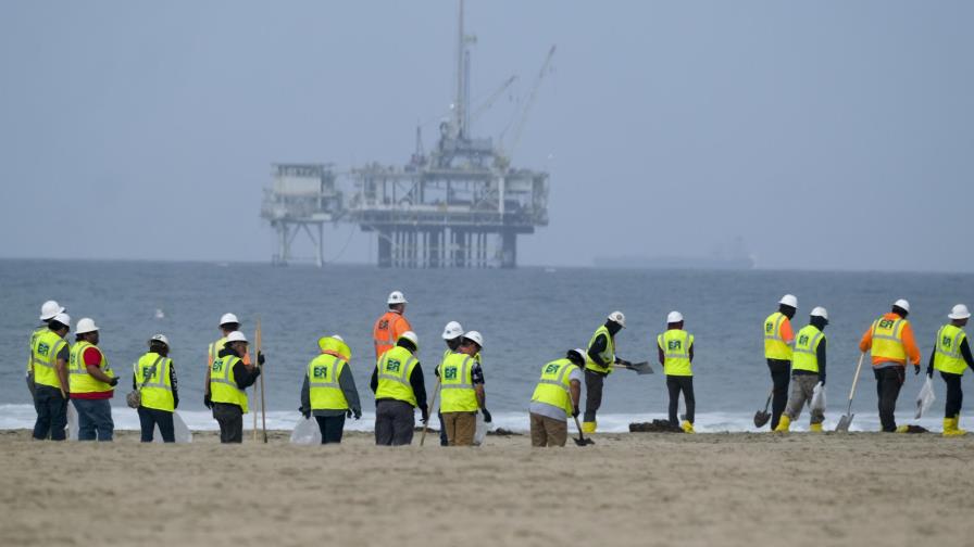 Grupo planea demandar a gobierno por derrame en California