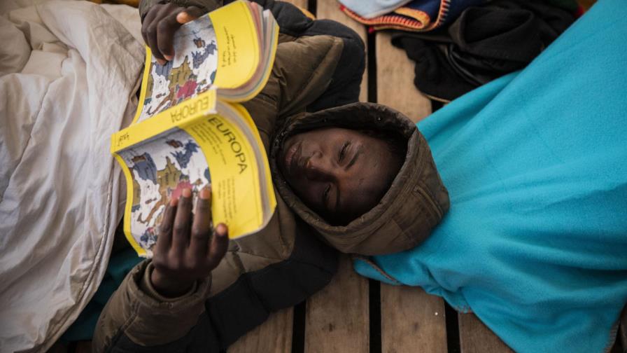 Casi 1.000 migrantes rescatados en mar devueltos a Libia