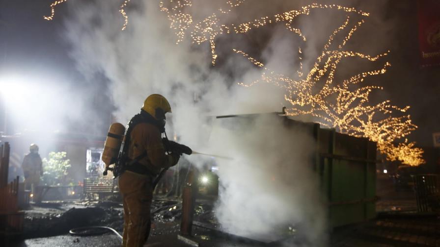 Holanda arresta a 131 tras disturbios por confinamiento