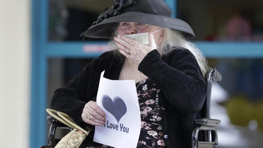 Florida levantará prohibición de visitar asilos de ancianos